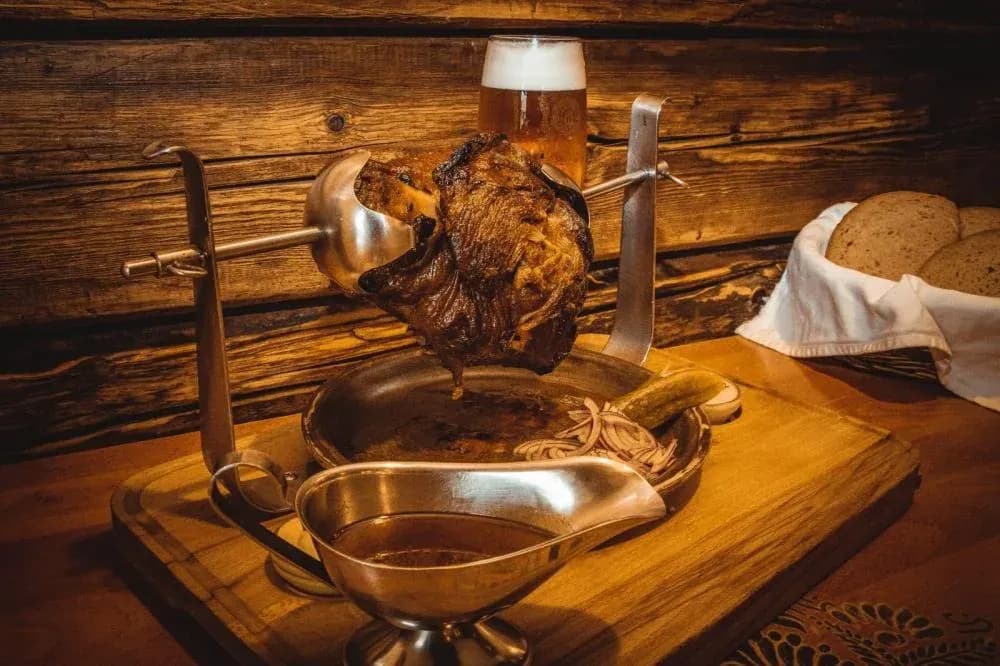 Jídlo a pivo z fotografií restaurace U Bedřicha